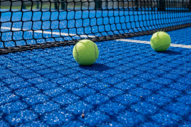 Un autre aspect important dans la construction de courts de tennis en gazon synthétique à Nice est la durabilité et l'entretien du gazon.