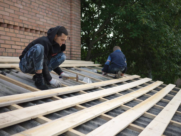 Un charpentier Brindas offre un suivi personnalisé lors de la réfection de votre toiture. En effet, il connaît bien votre maison et ses spécificités.