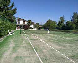 Construction d'un terrain de tennis en béton poreux à Cannes