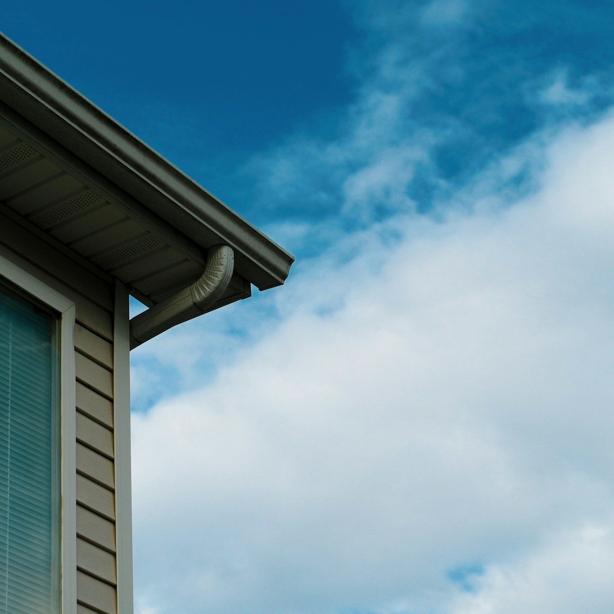 white and blue cloudy sky